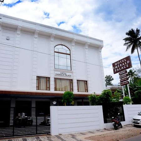 Hotel Emerald Palace Kottiyam Esterno foto