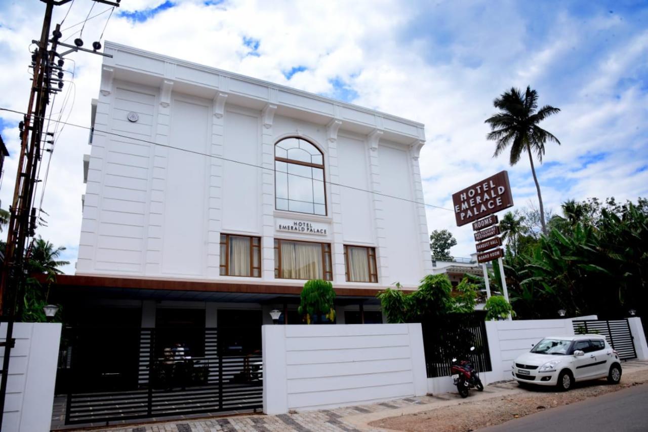 Hotel Emerald Palace Kottiyam Esterno foto